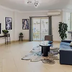 Distinct & Decent 2 Bdr Apt Steps From Nightlife And Airport