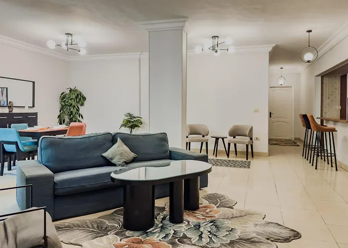 Distinct & Decent 2 Bdr Apt Steps From Nightlife And Airport