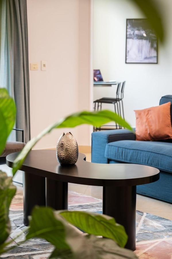 Apartment Distinct & Decent 2 Bdr Steps From Nightlife And Airport *