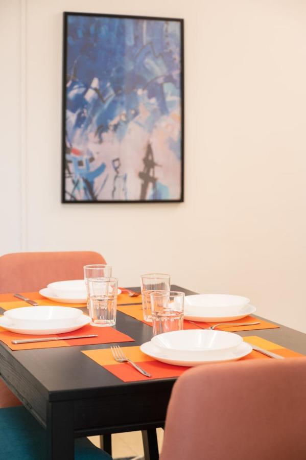 Distinct & Decent 2 Bdr Steps From Nightlife And Airport Apartment