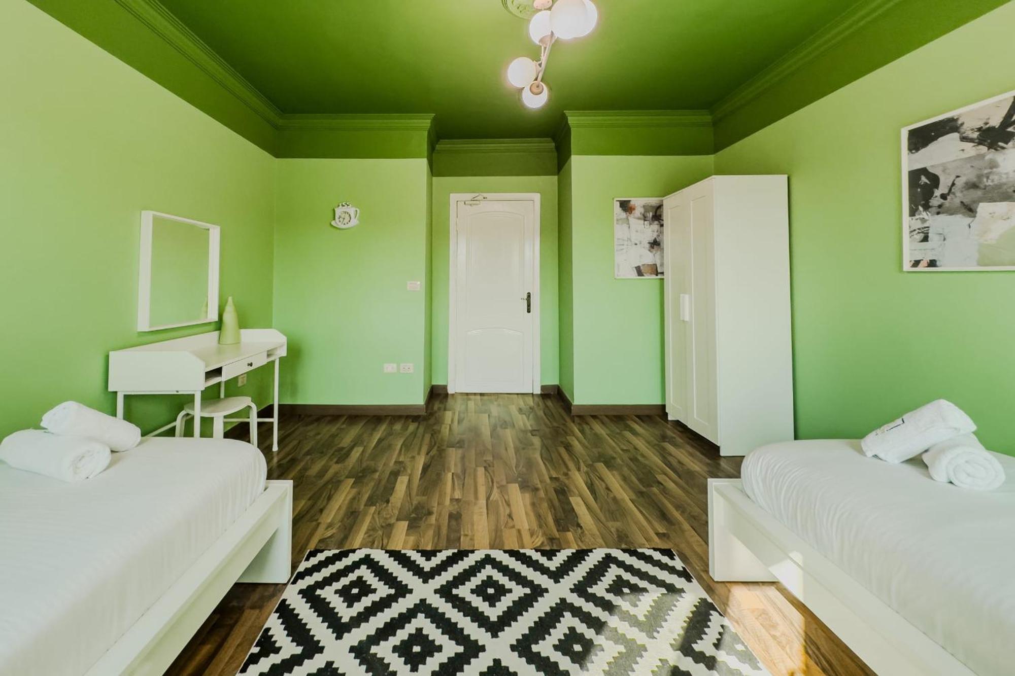 Distinct & Decent 2 Bdr Steps From Nightlife And Airport * Kairo