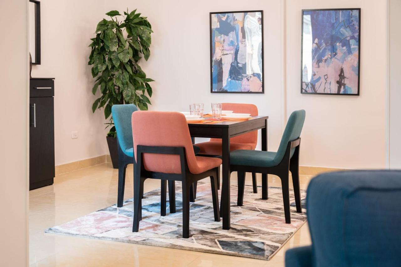 Apartamento Distinct & Decent 2 Bdr Steps From Nightlife And Airport El Cairo