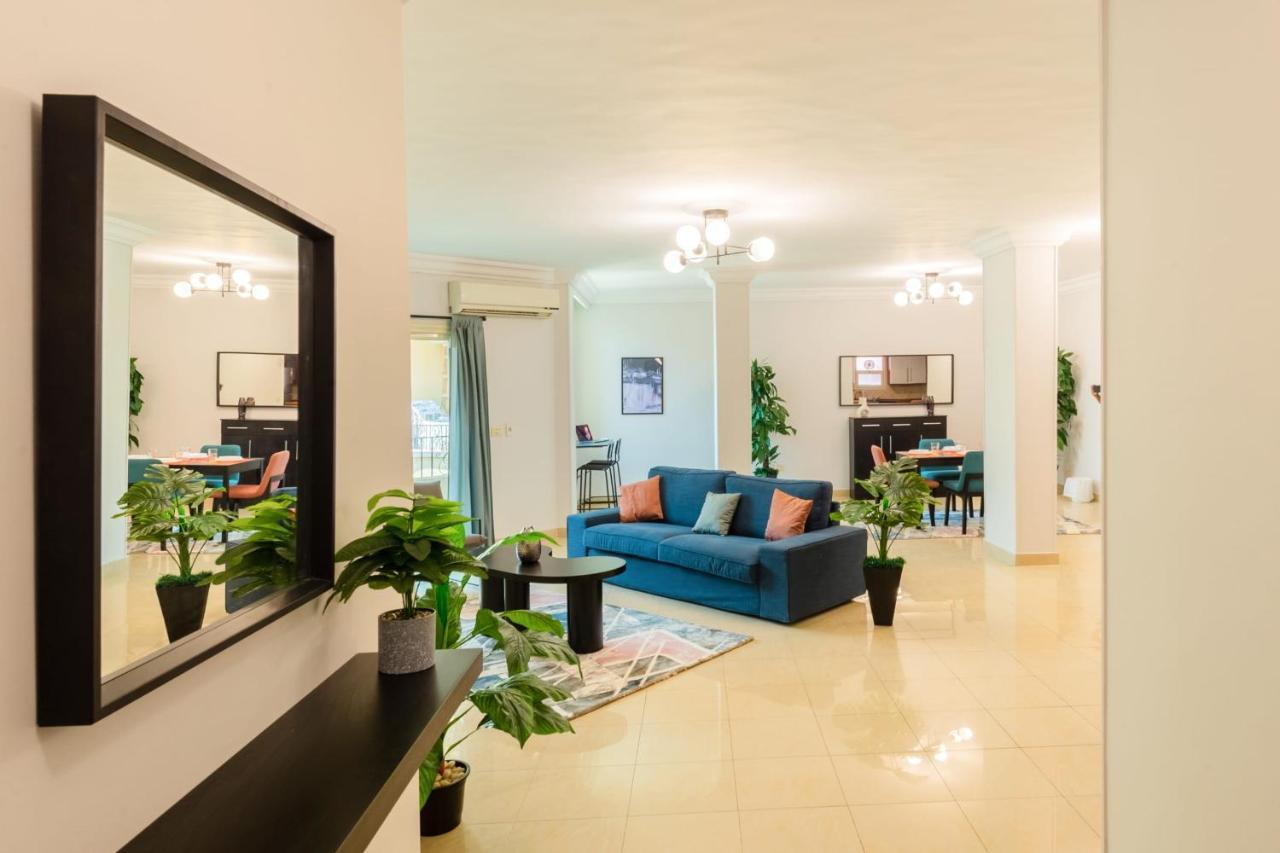 Apartamento Distinct & Decent 2 Bdr Steps From Nightlife And Airport El Cairo