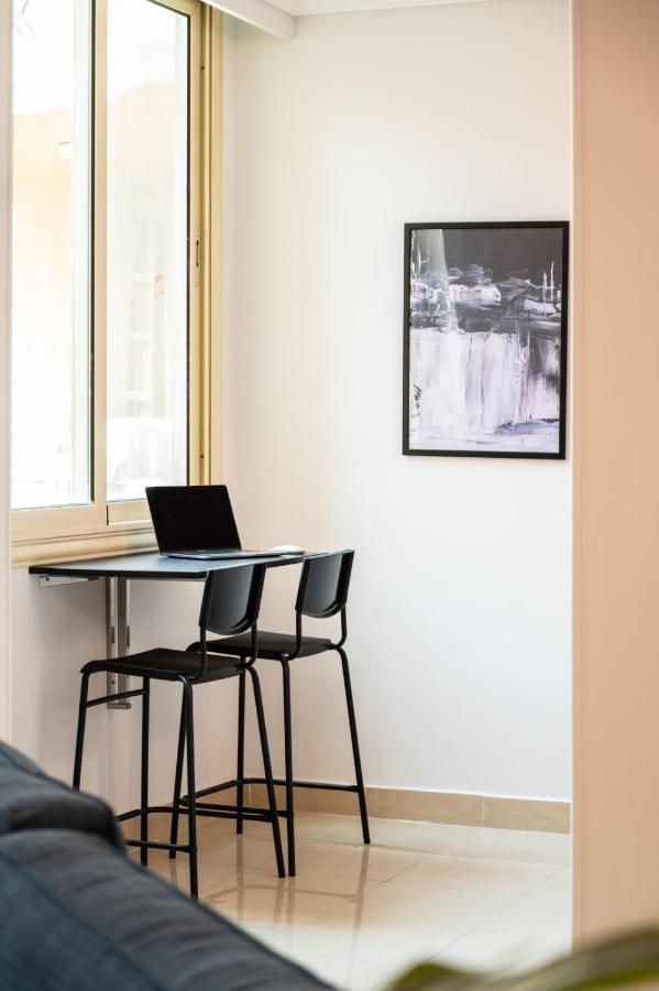 Distinct & Decent 2 Bdr Steps From Nightlife And Airport * El Cairo