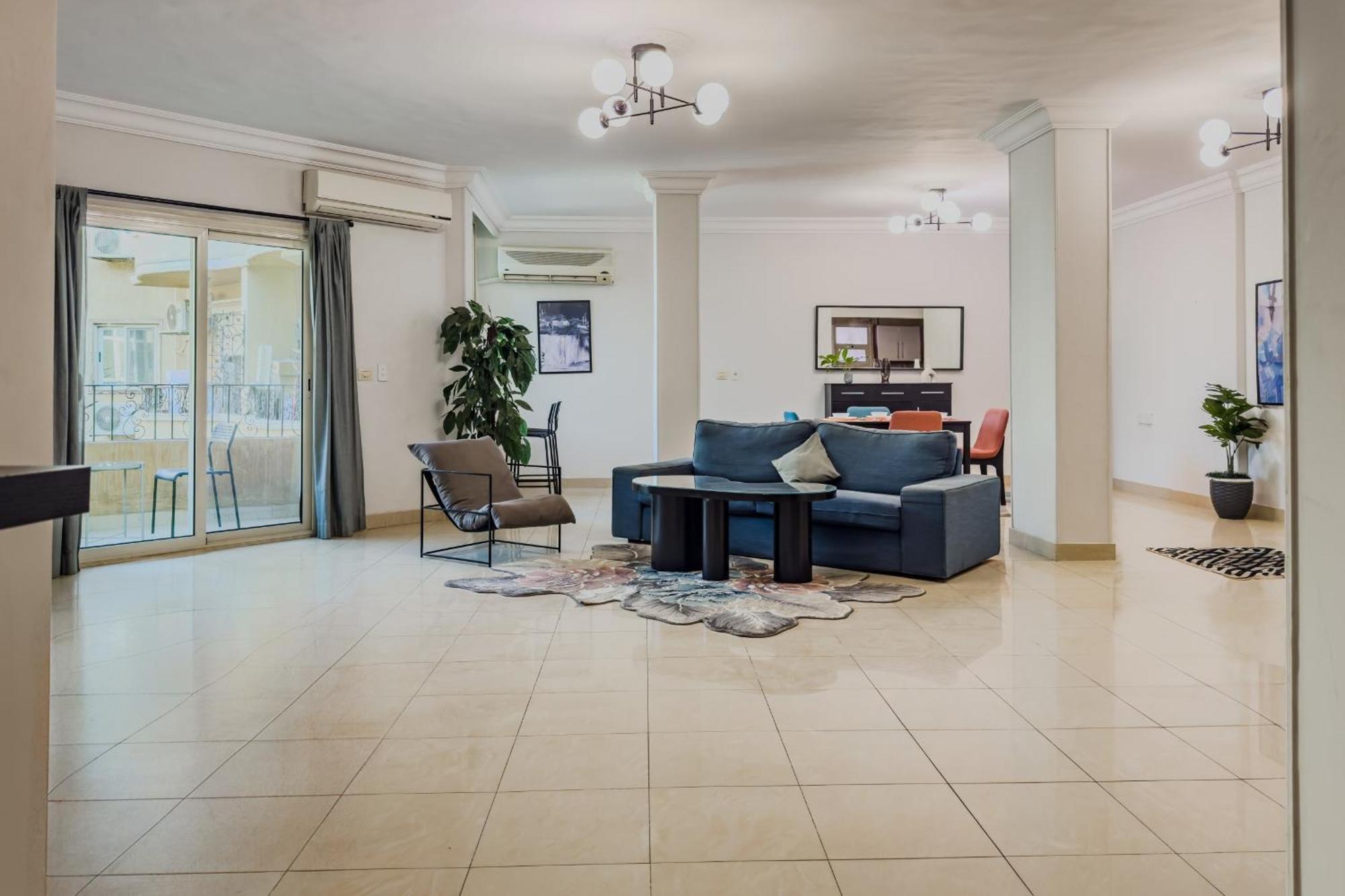 Distinct & Decent 2 Bdr Steps From Nightlife And Airport *
