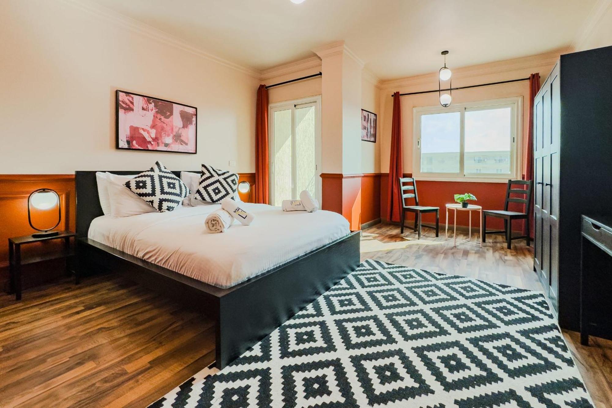 Distinct & Decent 2 Bdr Steps From Nightlife And Airport *