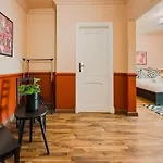 Distinct & Decent 2 Bdr Apt Steps From Nightlife And Airport