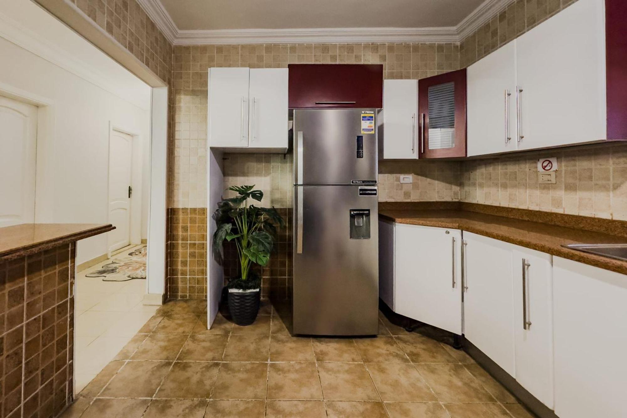 Distinct & Decent 2 Bdr Steps From Nightlife And Airport