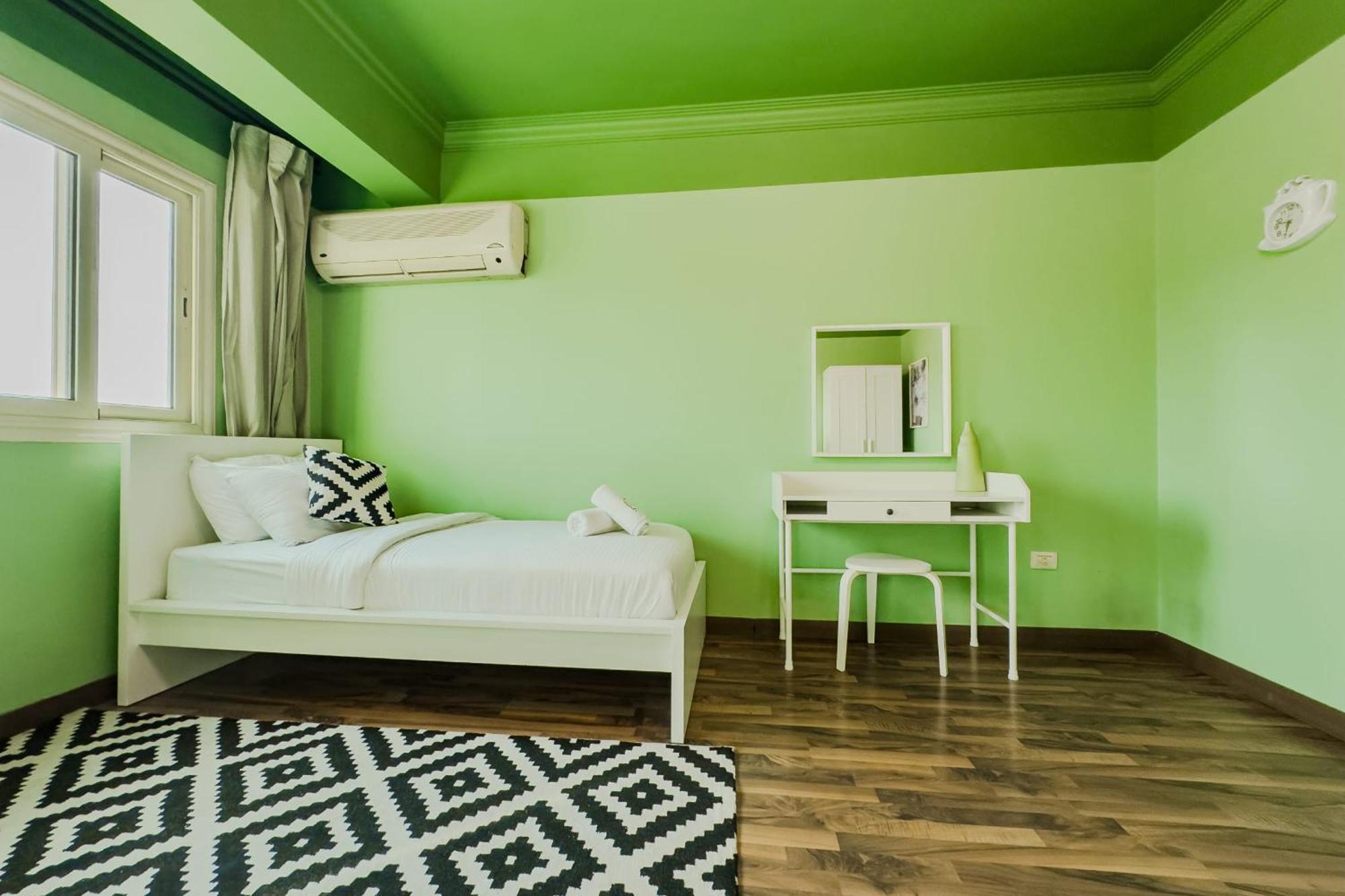 Distinct & Decent 2 Bdr Steps From Nightlife And Airport Apartment