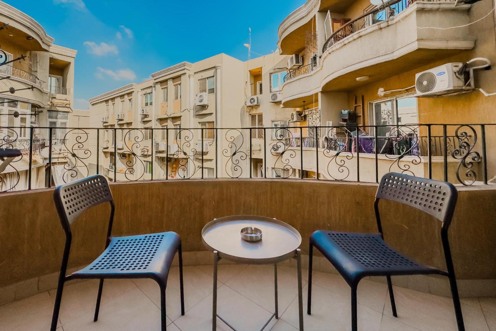 Apartment Distinct & Decent 2 Bdr Steps From Nightlife And Airport Cairo