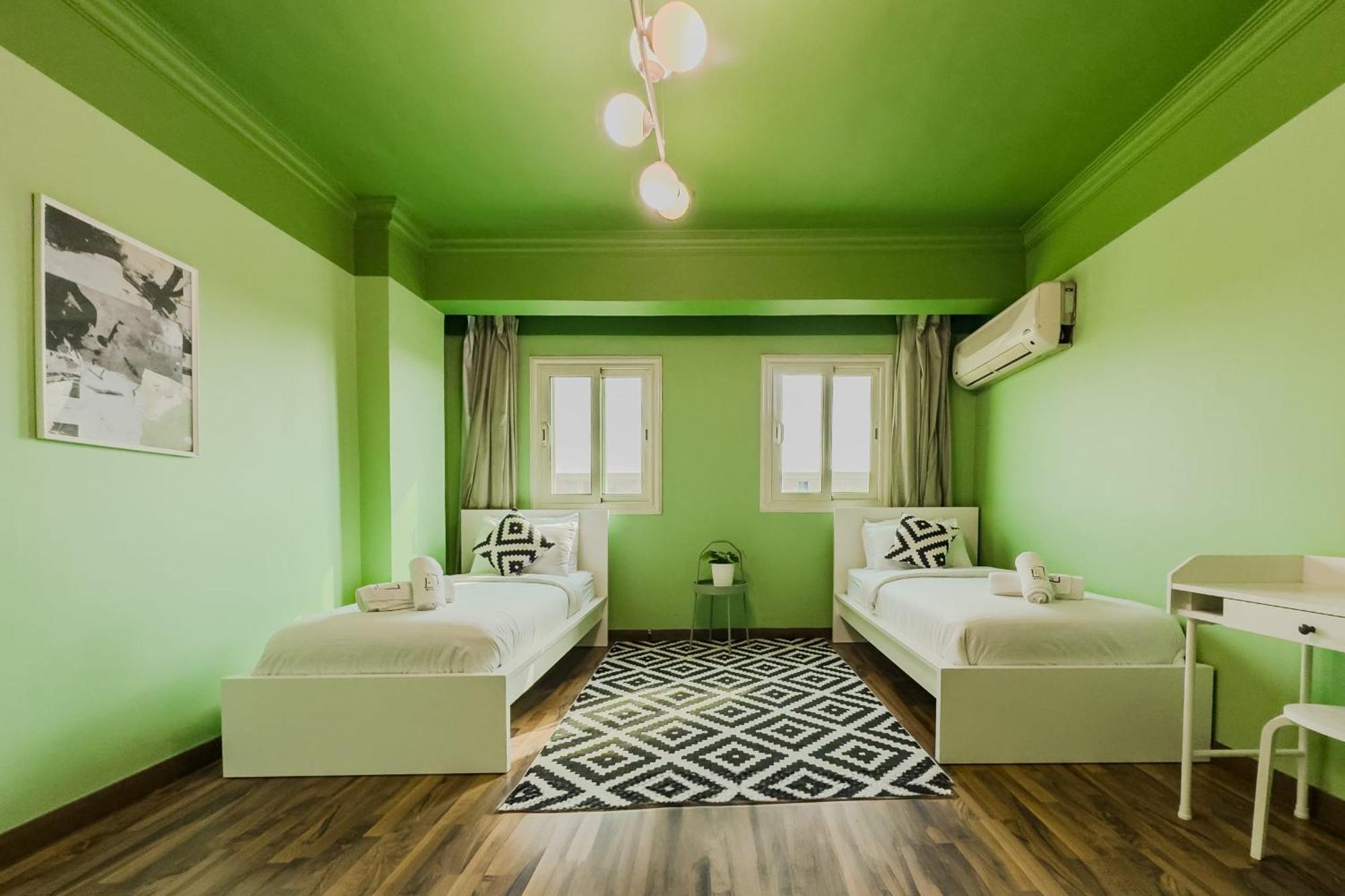 Distinct & Decent 2 Bdr Steps From Nightlife And Airport